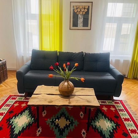 Spacious Stylish Apartment In Old Town Sibiu Luaran gambar